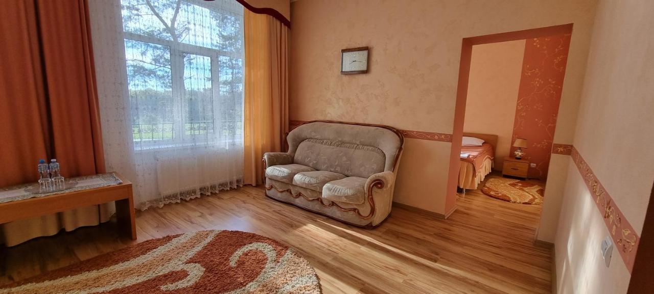 Готельно-Ресторанний Комплекс Три Бобри Lytovezh المظهر الخارجي الصورة