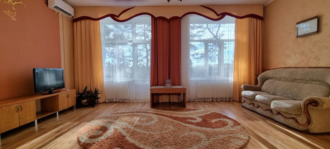 Готельно-Ресторанний Комплекс Три Бобри Lytovezh المظهر الخارجي الصورة
